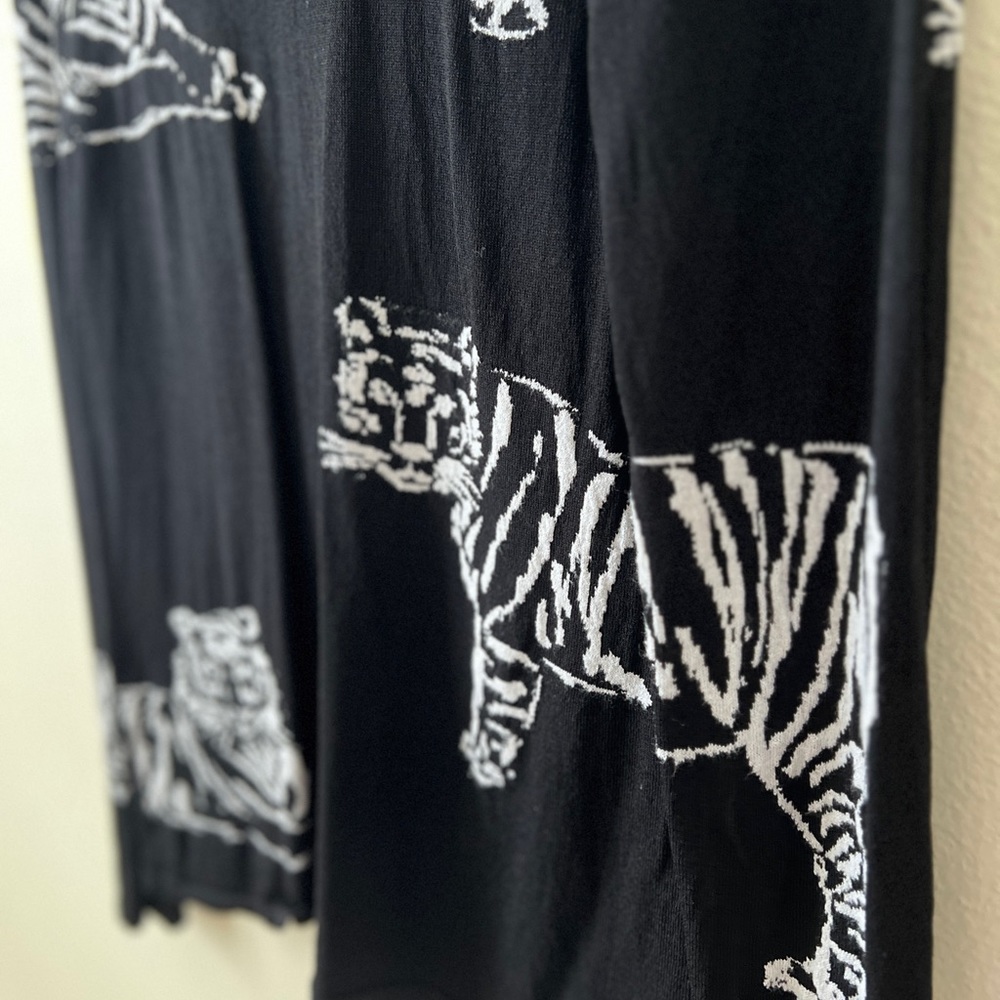 Knit Graphic Tigers Black & White Matching Sleeve Pattern Statement Sweater M - Picture 9 of 9